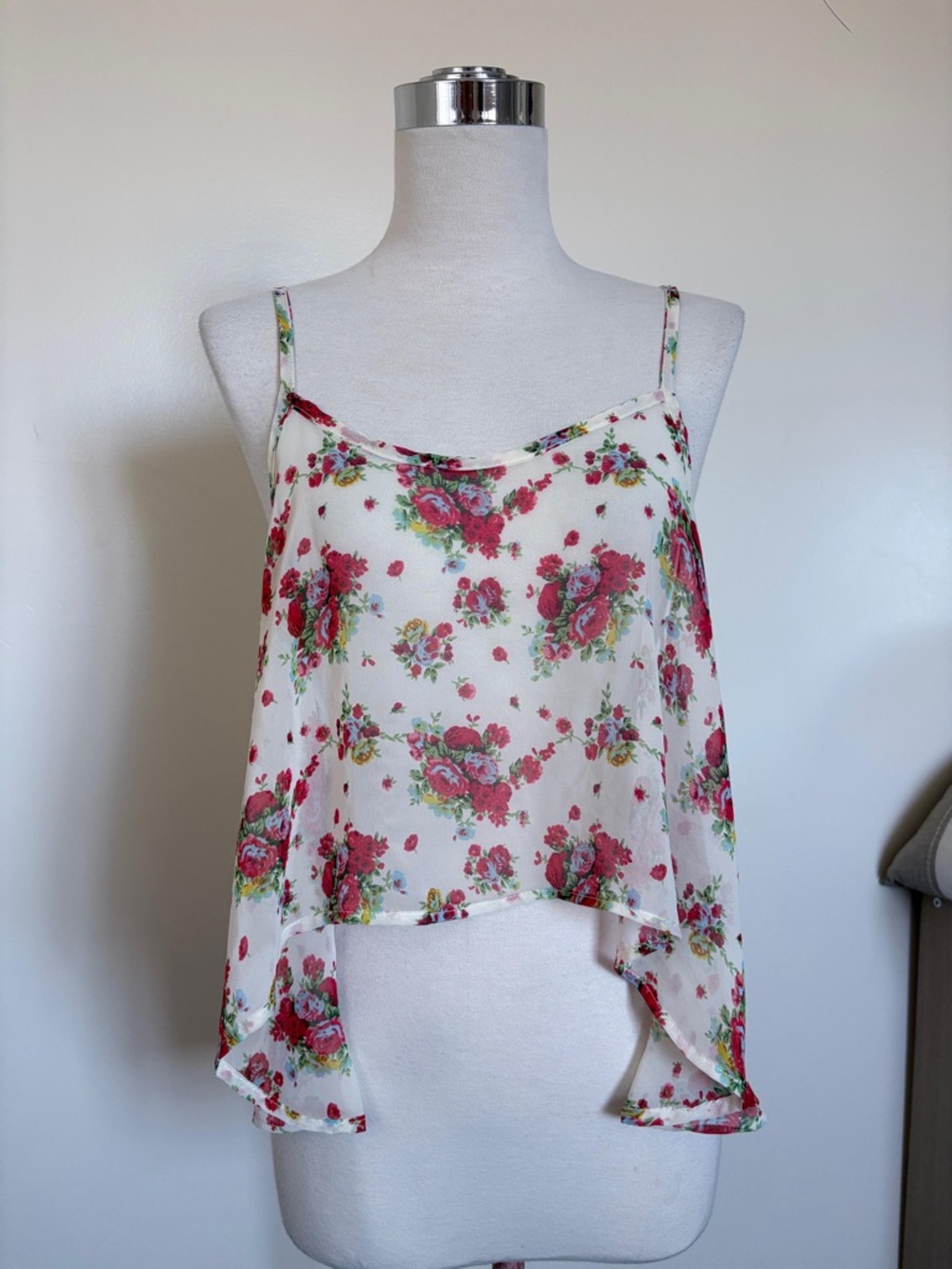 Ibby Libby vintage 90s Floral Spaghetti-Strap Cami Top - White with Red Floral